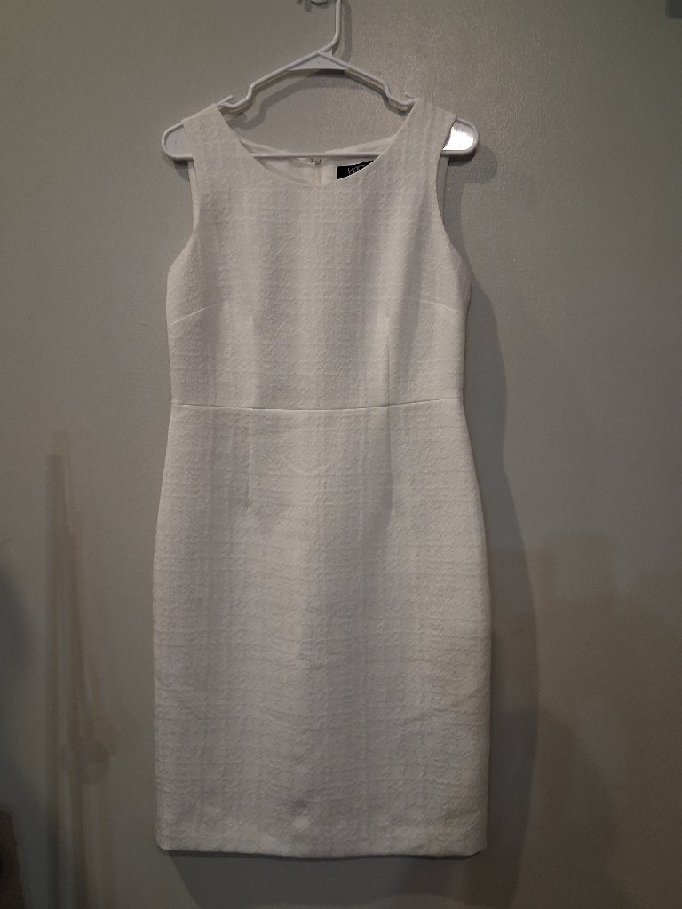 Kasper White Sleeveless Textured Sheath Dress - Size 6